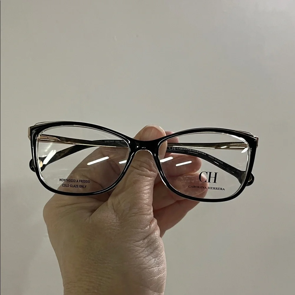 CAROLINA HERRERA NWOT VHE 728K Modern Cat Eye 53-15-135 BLK/Gold Eyeglass Frame